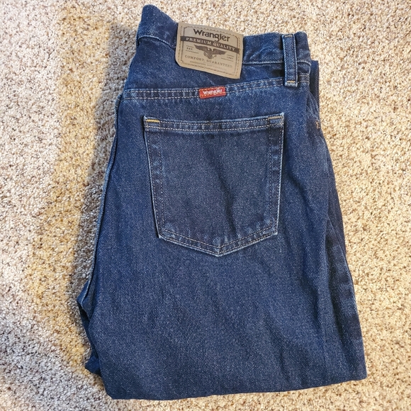 Wrangler Men's Regular Fit Jeans - Picture 1 of 6